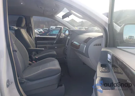 2010 Chrysler Town & Country Touring из США, поврежденный, VIN 2A4RR5D14AR109480